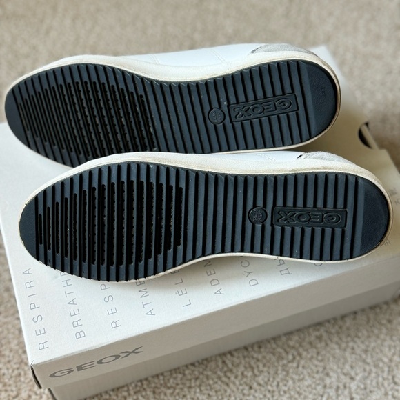 GEOX Women’s size EU37 US7 Sneakers - Like new w/ box. - Picture 5 of 5
